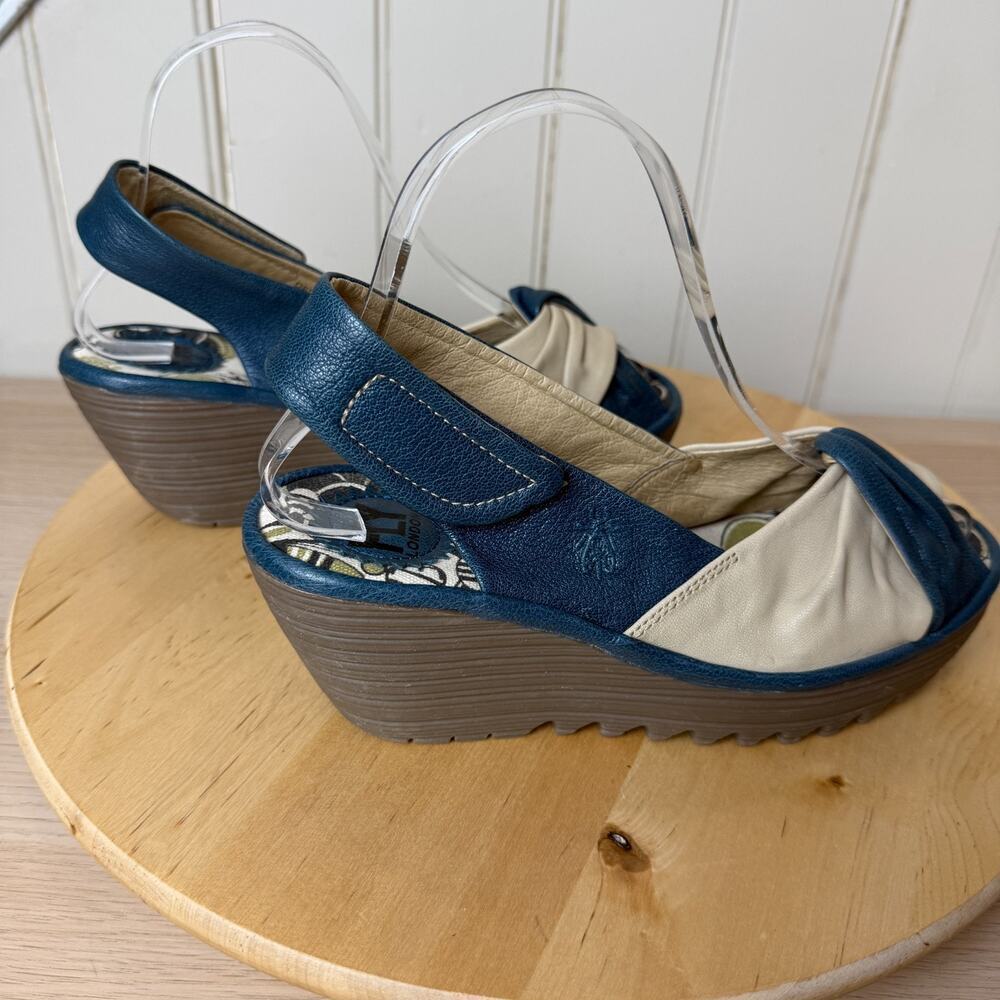 FLY LONDON EU 37 US 6-6.5 Yakin Yata Leather Blue Cream Sandals - Picture 7 of 15